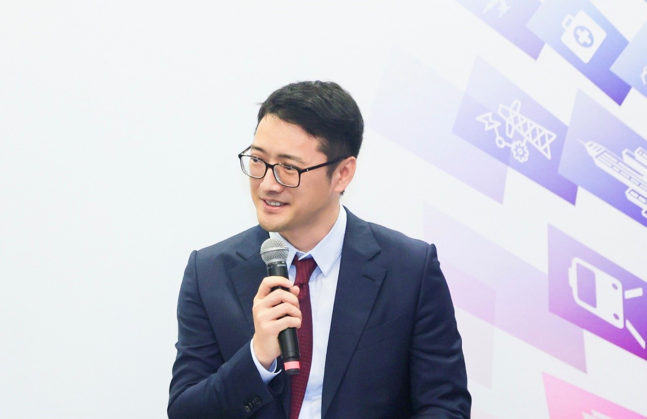 Vincent Liu, delivering a speech